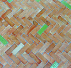 Terracotta-Fliesen Verlegemuster Fischgrät