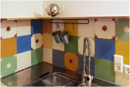 Zementfliesen-Patchwork als Fliesenspiegel in der Küche • Kundenfoto