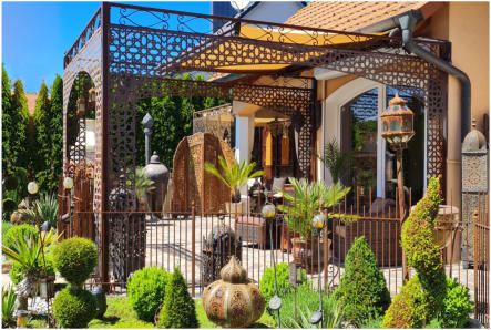 Dekorpaneele als Bettdekor, teilweise in Sonderanfertigung • Kundenfoto