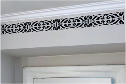 Dekorpaneele als Wandverkleidung eines Heizungsrohrs. Montiert und gespachtelt. Altbausanierung • Kundenfoto