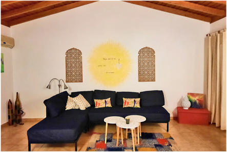 Dekorpaneele mit Ornament Blüte als Wandschmuck im Wohnzimmer • Kundenfoto