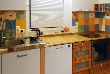 Zementfliesen-Patchwork als Fliesenspiegel in der Küche • Kundenfoto