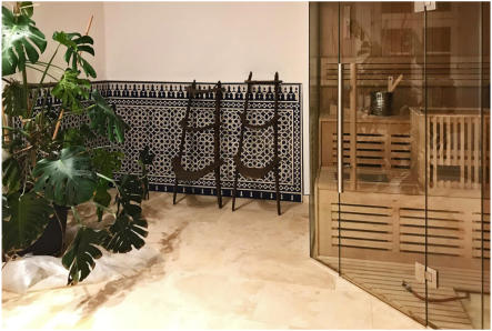 Zellige-Wandmosaik für den Ruheraum einer Sauna. Sonderanfertigung auf Kundenwunsch • Kundenfoto