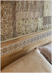 Dekorpaneele am Bett im Schlafzimmer • Kundenfoto