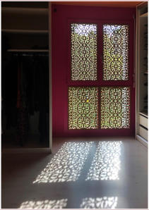 Dekorpaneele Laserschnitt an Glastür • Kundenfoto