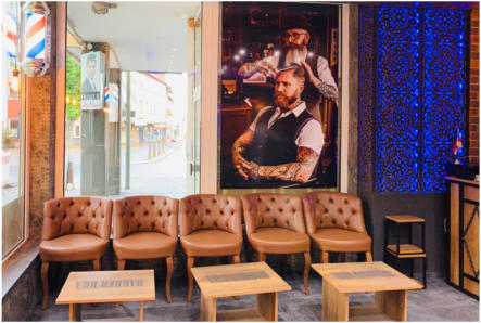 Dekorpaneele Laserschnitt MDF 16mm als Fensterverkleidung in einem Frisörsalon • Kundenfoto