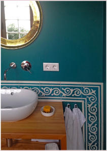 Zementfliesen grün weiß im Bad • Kundenfoto