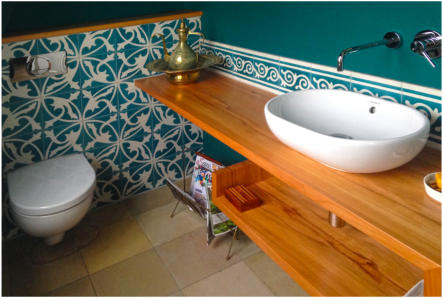 Zementfliesen grün weiß im Bad • Kundenfoto